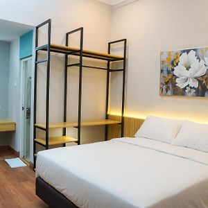 Ardiana Suite Hotel By Sajiwa